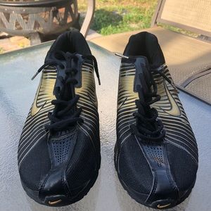 size 11 women's nike shox shoes